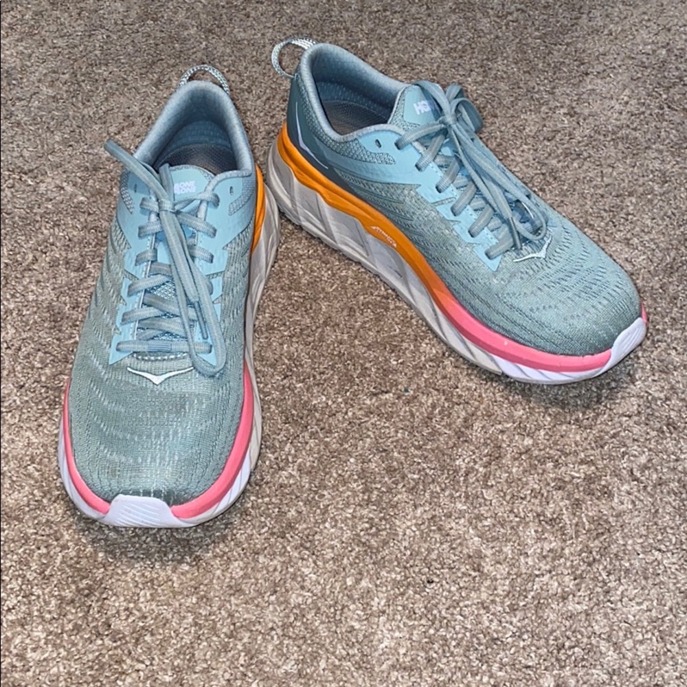 Hoka Arahi 4